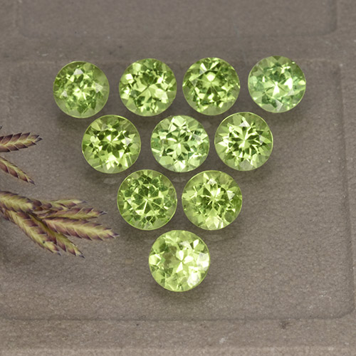 Verde vivo Peridoto Gema - 0.4ct Faceta Redonda (ID: 491030)