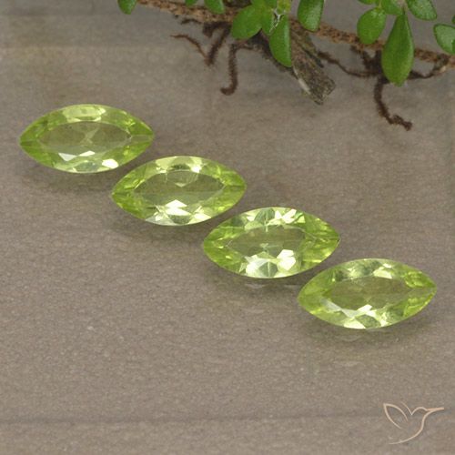 4-teiliges Peridot / Set - Marquise Schliff Grün aus China - Größe 6,8 x 3,5mm, Gewicht 1,46 ct gesamt / Durchschn. je 0,37 ct, Farbe: Leichtes lebendiges Grün, Mohs-Härte 6,5 - 7 Geeignet für den täglichen Gebrauch im Schmuck, Photo A