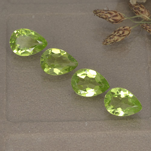 ライブリーグリーン ペリドット 宝石 - 0.8ct ペアーファセット (ID: 497265)