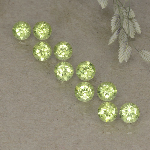 0.1ct Round Facet Lively Green Peridot for sale thumb image of 0.1ct Round Facet Lively Green Peridot (ID: 498233)