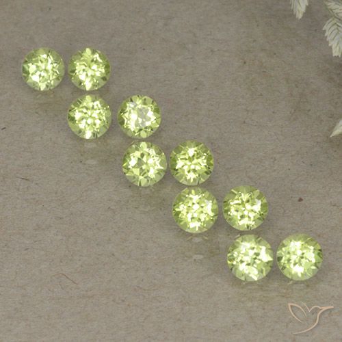 Lote de 10 piezas de Peridoto Verde Faceta Redonda de China - Tamaño 3mm, peso 1,32 ct en total / promedio. 0,13 ct cada uno, Color: Verde lima pálido, Dureza Mohs 6.5 - 7 Adecuado para joyas de uso diario, Photo A