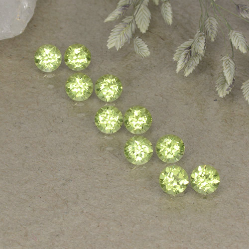 Light Green Peridot Gem - 0.1ct Round Facet (ID: 498246)