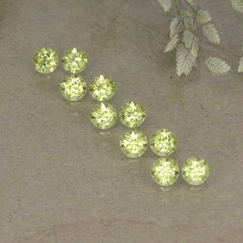 Yellow Green Peridot Gem - 0.1ct Round Facet (ID: 498254)