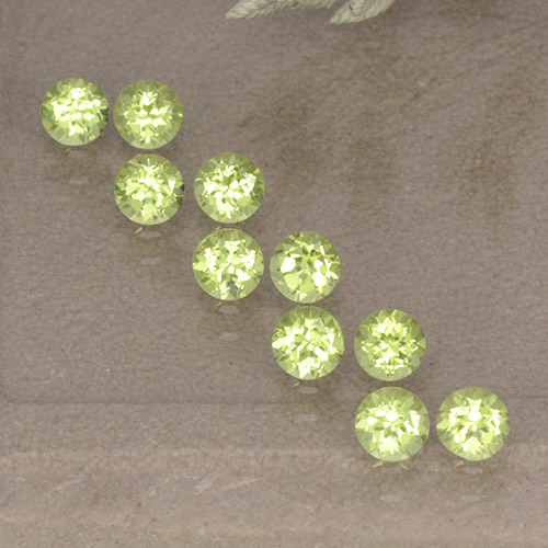 Light Lemon Yellow Peridot Gem - 0.1ct Round Facet (ID: 498518)