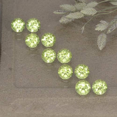 Lime Green Peridot Gem - 0.1ct Round Facet (ID: 498541)