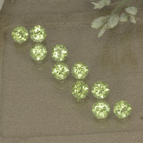 Light Yellow Green Peridot Gem - 0.1ct Round Facet (ID: 498554)