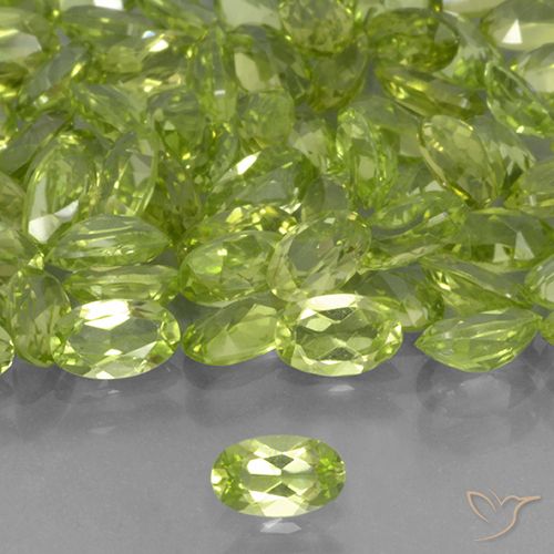 0.24ct Natural Medium Green Peridot, Oval, VVS-VS