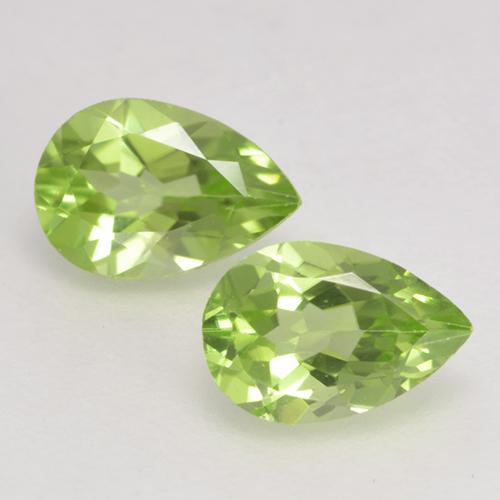 薄いライブリーグリーン ペリドット 宝石 - 0.4ct ペアーファセット (ID: 532376)