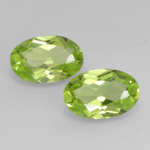 NATURAL OVAL-CUT GREEN PERIDOT FLAWLESS LOOSE GEMSTONES 3 pieces 6 x 4 mm LOT NATURAL OVAL-CUT GREEN PERIDOT FLAWLESS LOOSE GEMSTONES 3 pieces 6 x 4 mm LOT
