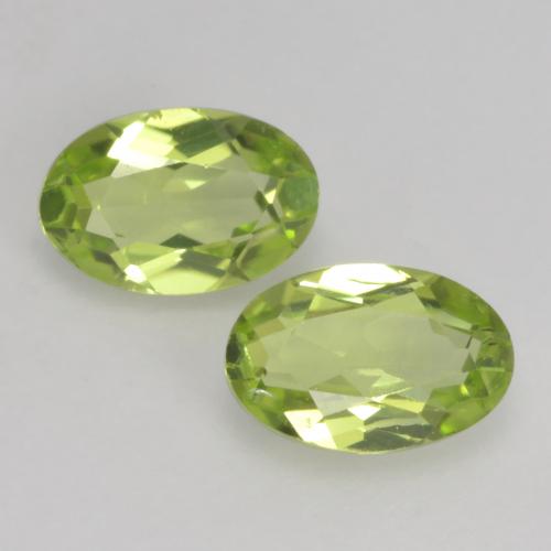 Light Lively Green Peridot Gem - 0.4ct Oval Facet (ID: 537683)
