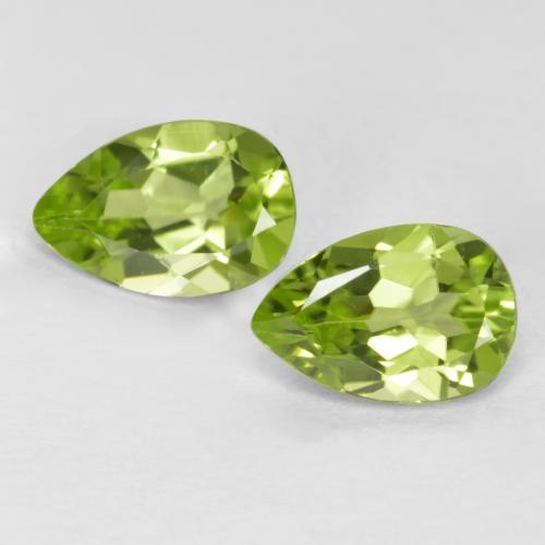 2 pezzi Peridoto taglio pera abbinati di dimensioni 6,1 x 4,1mm, peso 0,89 ct totali / media. 0,45 ct ciascuno, Verde acceso in purezza VVS-VS, pietra preziosa naturale non trattati, durezza Mohs 6,5 - 7 adatto per gioielli da indossare ogni giorno, ID prodotto: 556004, Photo A