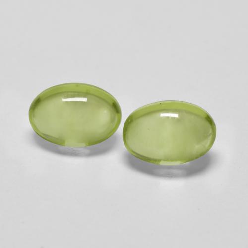 Light Green Peridot Gem - 0.6ct Oval Cabochon (ID: 574043)
