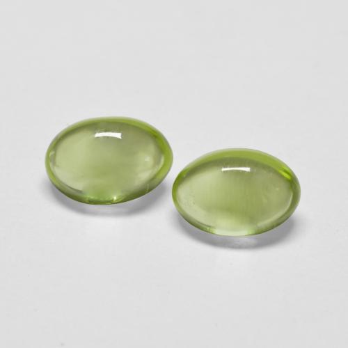 2 Stück/Paar Oval Peridot in Größe 6 x 4,2mm, Gewicht 1,08 ct gesamt / durchschnittl. 0,54 ct, Warmes Grün in Transparent Reinheit, Garantiert natürliche Edelsteine, Mohs-Härte 6,5 - 7 Geeignet für den täglichen Gebrauch im Schmuck, Photo A