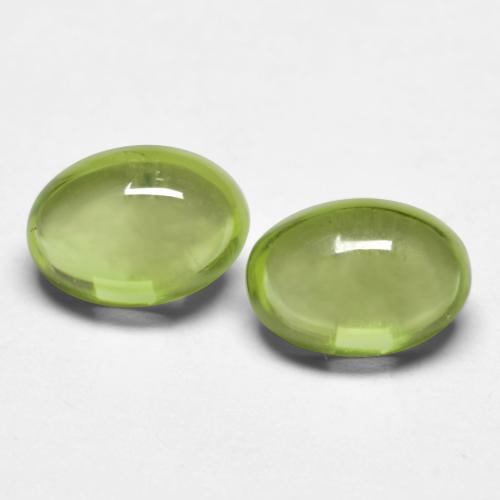 Verde terroso Peridoto Gema - 0.6ct Cabujón Óvalo (ID: 574048)