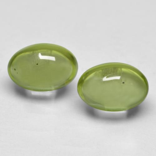 Light Green Peridot Gem - 0.6ct Oval Cabochon (ID: 574060)