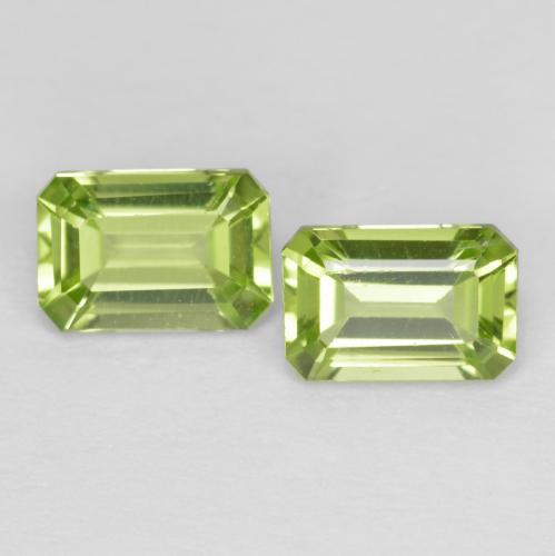 Light Green Peridot Gem - 0.6ct Octagon Step Cut (ID: 585695)
