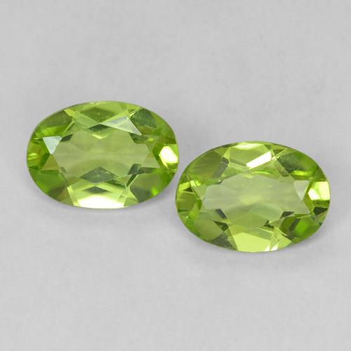 2 piezas de Peridoto Verde Ovalada a juego en tamaño 6,9 x 5mm, peso 1,42 ct en total / promedio. 0,71 ct cada uno, Verde medio en claridad VS, piedra preciosa natural No tratado, dureza de Mohs 6.5 - 7 Adecuado para joyas de uso diario, Photo A