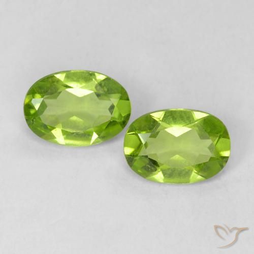 1.55ctw Natural Medium Green Peridot, Oval, VVS-VS