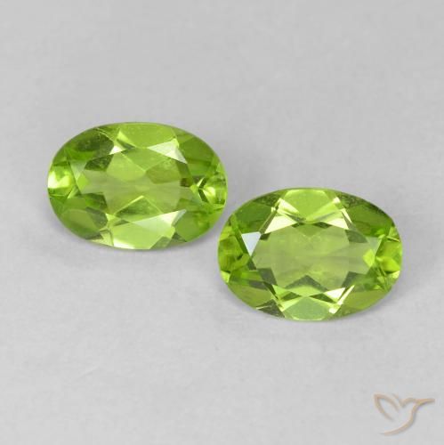 1.49ctw Natural Lively Green Peridot, Oval, VVS-VS