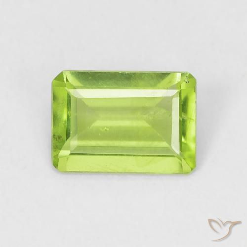 0,73 ct Peridot im Achteckschliff, 6,8 x 4,8 mm aus China, Photo A
