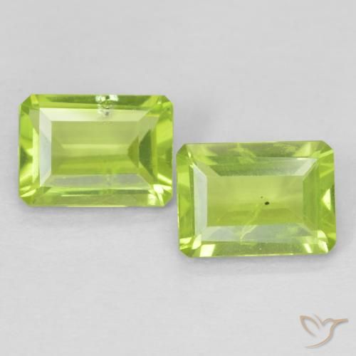 2 Stück/Paar Oktagonschliff Peridot in Größe 7 x 5,1mm, Gewicht 2,02 ct gesamt / durchschnittl. 1,01 ct, Hellgrün in VS Reinheit, Garantiert natürliche Edelsteine, Mohs-Härte 6,5 - 7 Geeignet für den täglichen Gebrauch im Schmuck, Photo A