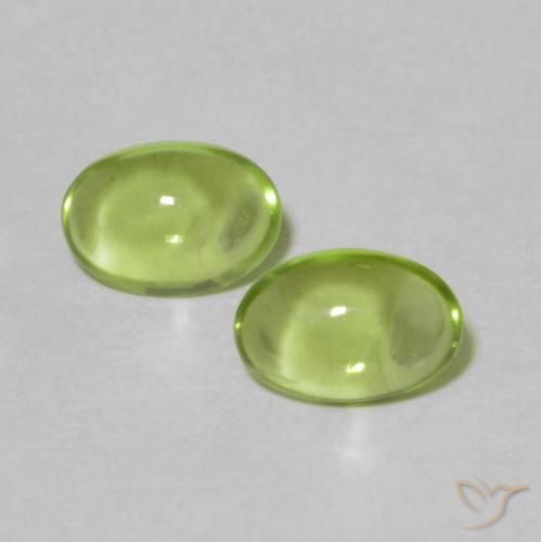 6,1 x 4,2mm Paar ovaler Peridot - Gewicht 0,82 ct gesamt / durchschn. 0,41 ct, Gelblich-grün Farbe in Transparent Reinheit, natürlicher Edelstein, Mohs-Härte 6,5 - 7 Geeignet für den täglichen Gebrauch im Schmuck, Photo A