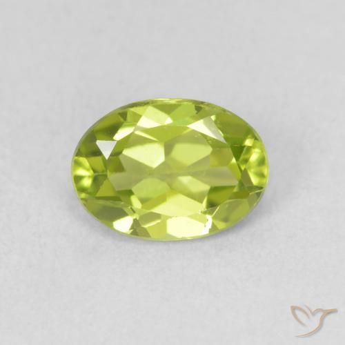 0.95ct Natural Medium Green Peridot, Oval, VS