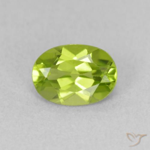 0.95ct Natural Medium Green Peridot, Oval, VVS-VS