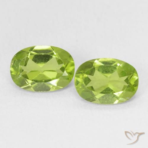 1.73ctw Natural Bright Green Peridot, Oval, VS