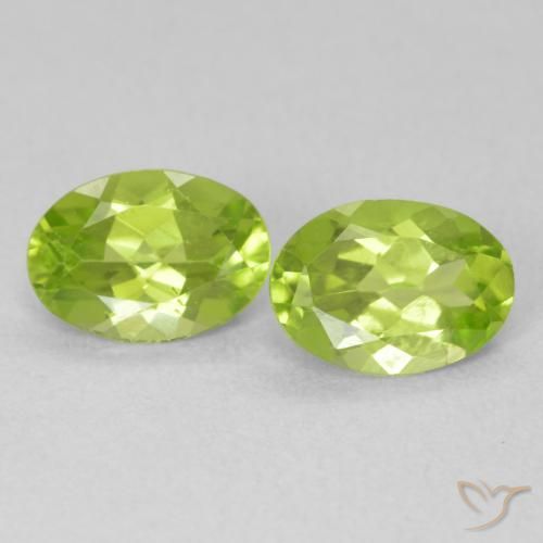 1.48ctw Natural Bright Green Peridot, Oval, VVS-VS