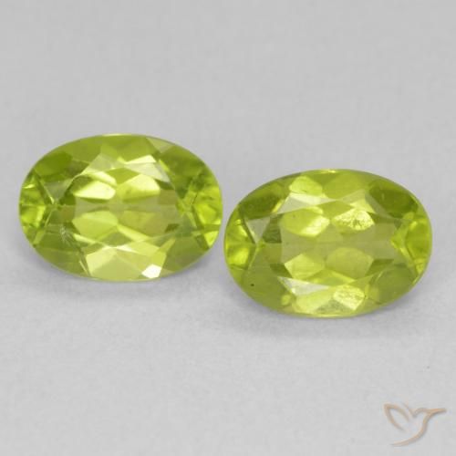 1.64ctw Natural Bright Green Peridot, Oval, VVS-VS