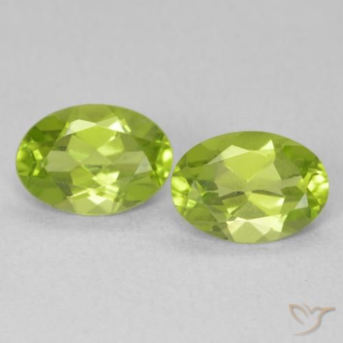 1.60ctw Natural Bright Green Peridot, Oval, VVS-VS