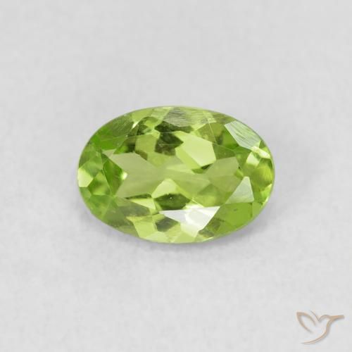 0.75ct Natural Medium Green Peridot, Oval, VS