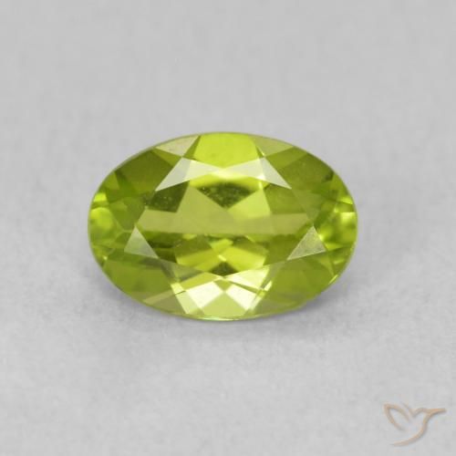 0.85ct Natural Medium Green Peridot, Oval, VS