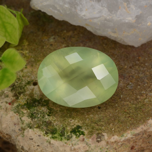 Prehnite Verde Forma de Tablero de Ajedrez Óvalo de 10.07 ct de Sudáfrica, dimensión 15,8 x 11,9mm, piedra preciosa natural No tratado, claridad Translúcido, Prehnite de 1 pieza en color Verde lima, dureza Mohs de 6 - 6.5, Photo A