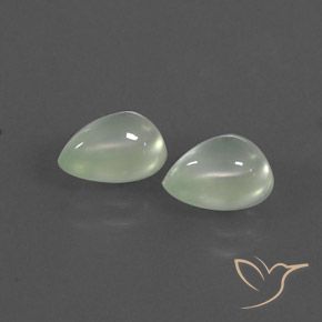 2 шт. пара Груша Пренит размером 8,1 x 6 mm, общий вес 2,85 ct / ср. 1,43 ct каждый, Очень светлый шалфейный зеленый Transparent, натуральный без дополнительной обработки драгоценный камень, твердость по Моосу 6 - 6,5, Photo A