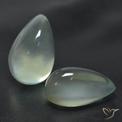 Coppia Prehnite taglio pera da 11,7 x 7,5mm abbinati - Peso 6,55 ct totali / media. 3,28 ct ciascuno, colore Giallo chiaro Verde in purezza Transparent, pietra preziosa naturale non trattati, durezza Mohs 6 - 6,5, Photo A