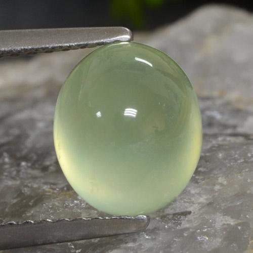 Lime Green Prehnite Gema - 3ct Cabujón Óvalo (ID: 307427)