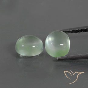 8,1 x 7,4mm Oval Prehnit-Paar - Gewicht 4,73 ct gesamt / durchschnittl. 2,37 ct, Garantiert natürliche Edelsteine, Sehr helles Grün Farbe in Transparent Reinheit, Mohs-Härte 6 - 6,5, Photo A