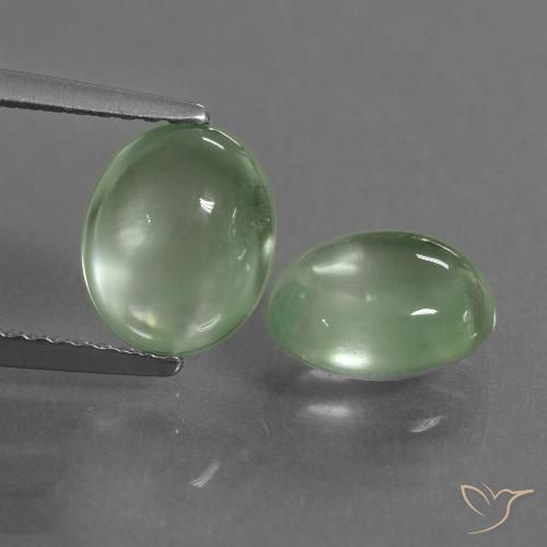 Coppia Prehnite taglio ovale da 8,5 x 7mm abbinati - Peso 3,79 ct totali / media. 1,9 ct ciascuno, colore Verde Pera Chiaro in purezza Transparent, pietra preziosa naturale non trattati, durezza Mohs 6 - 6,5, Photo A
