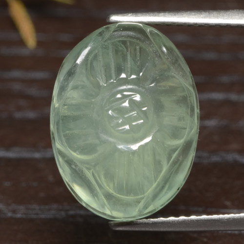 Very Light Green Пренит Камень - 10.2ct Carved Oval Cabochon (ID: 474447)