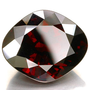 21.57 ct Red Pyrope Garnet Stone, Natural Pyrope Garnet in Fancy Facet Shape for Sale