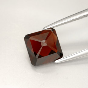 Pyrope Garnet Gemstone in 7.1 x 7 mm Size for Sale, Pyrope Garnet Stone in Deep Red Color
