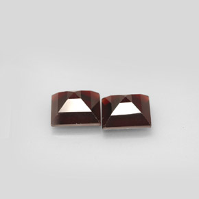 Pyrope Garnet Gemstone in 8 x 8 mm (calibrated) Size for Sale, Pyrope Garnet Stone in Deep Red Color