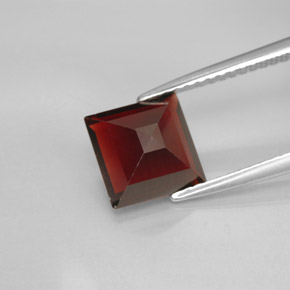 Pyrope Garnet Gemstone in 8 x 8 mm (calibrated) Size for Sale, Pyrope Garnet Stone in Deep Red Color