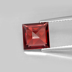 Pyrope Garnet Gemstone in 8 x 8 mm (calibrated) Size for Sale, Pyrope Garnet Stone in Red Color