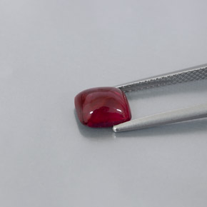 Pyrope Garnet Gemstone in 7.6 x 6.8 mm Size for Sale, Pyrope Garnet Stone in Deep Red Color