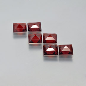 Pyrope Garnet Gemstone in 6 x 6 mm (calibrated) Size for Sale, Pyrope Garnet Stone in Deep Red Color