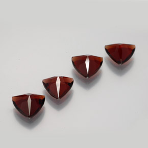 Pyrope Garnet Gemstone in 8 x 8 mm (calibrated) Size for Sale, Pyrope Garnet Stone in Deep Red Color