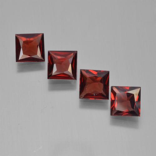 批量 4 件来自莫桑比克的椭正方形镁铝榴石 - 尺寸 4,9 x 4,8 mm 毫米,总重 2,37 克拉/平均。 每颗 0,59 克拉,莫氏硬度为 6,5 - 7,5 适合日常佩戴饰品 , Photo A